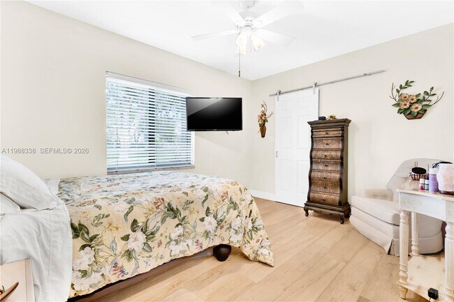 Building Photo - 10909 SW 113th Pl