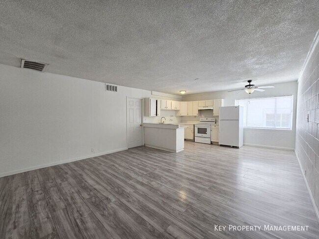 Primary Photo - 2913 Stewart Ave
