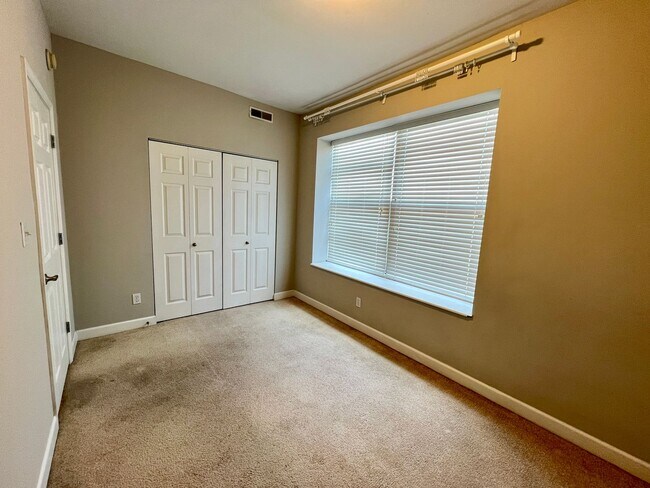 Building Photo - 5653 Waterman Blvd