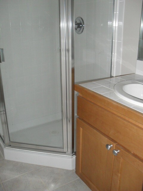 Building Photo - Gorgeous Capitol Hill Tri-level Townhome 3 Bedrooms with 3.25 Bathrooms