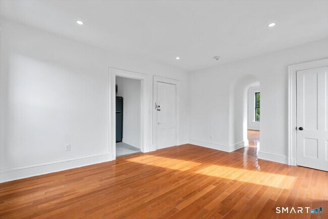 Building Photo - 48 Trumbull St