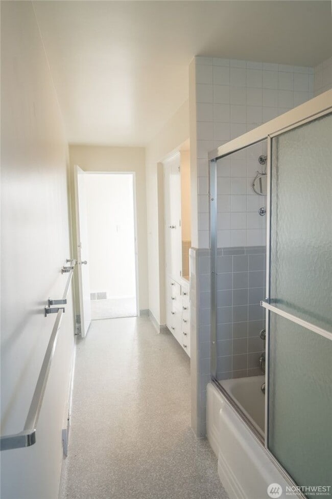Building Photo - 3bd/1.75ba Bellevue Home