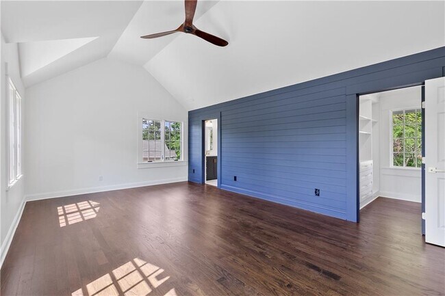 Building Photo - 1296 Hilton Dr