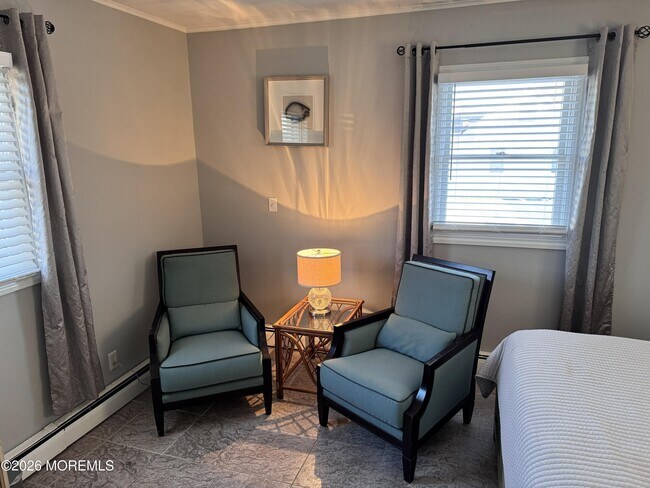 Building Photo - 604 SE Central Ave