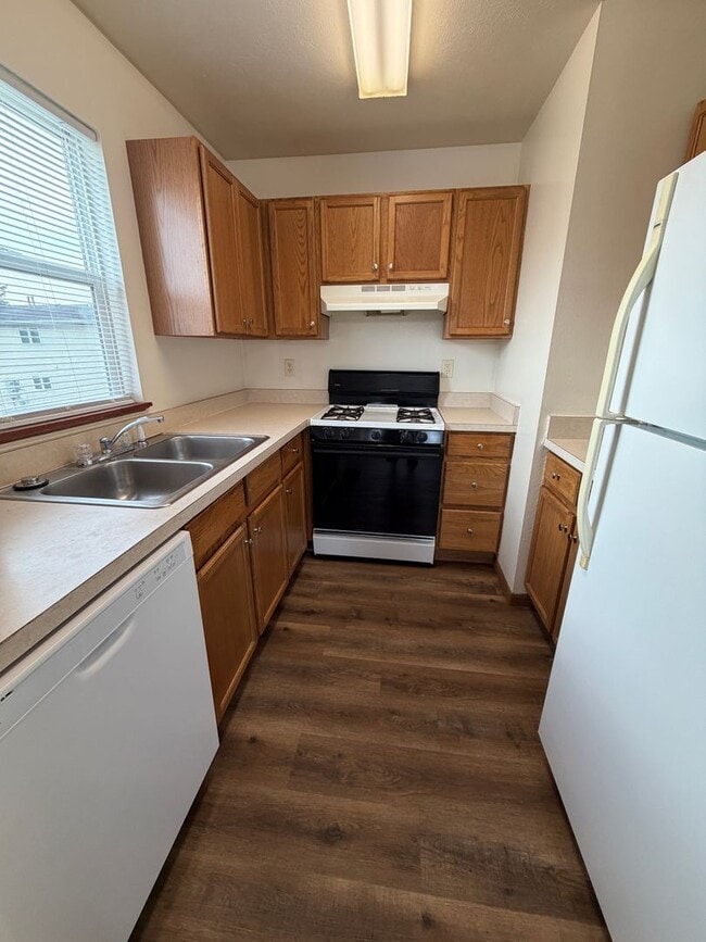 Building Photo - 219 Tanglewood Dr