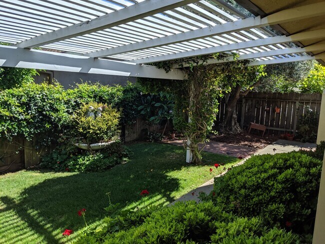 Building Photo - 203 Patricia Ct