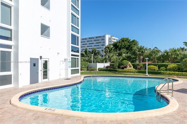 Building Photo - 2715 N Ocean Blvd