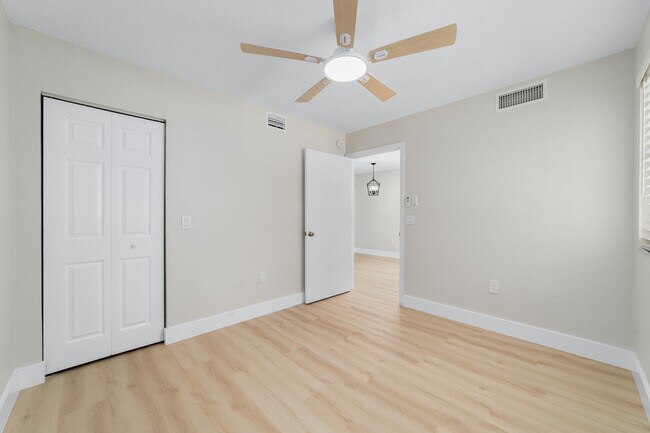 Building Photo - 3750 N Jog Rd