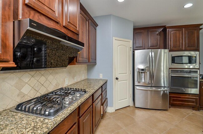 Building Photo - 28722 Maple Red Dr