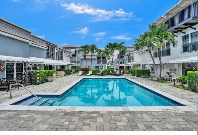 Building Photo - 1194 Hillsboro Mile