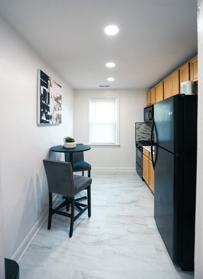 Kitchen - 6107 Parkway Dr