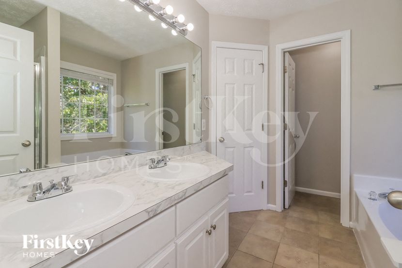 Building Photo - 459 Fernwood Cir