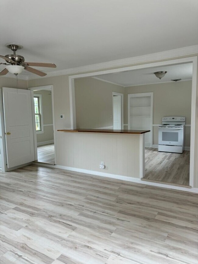 Building Photo - 2323 Sweetwood Rd