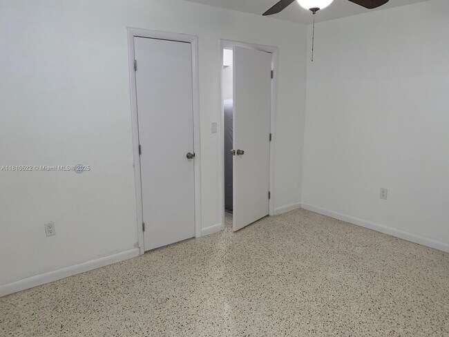 Building Photo - 2829 SW 32nd Ct