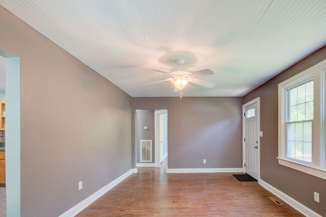 Building Photo - Renovated Home on Quiet Cul-De-Sac