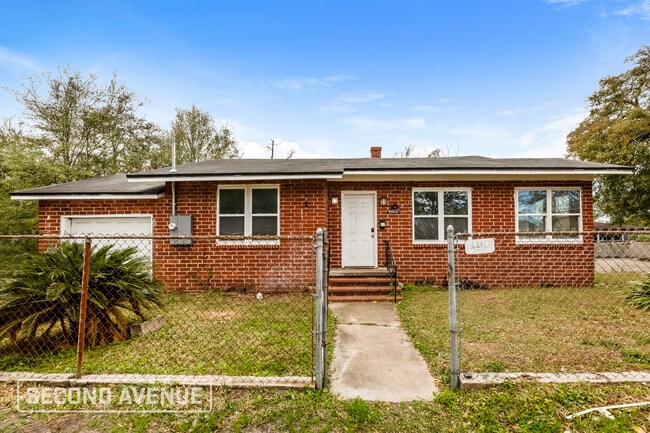 Building Photo - 2214 Wilson St