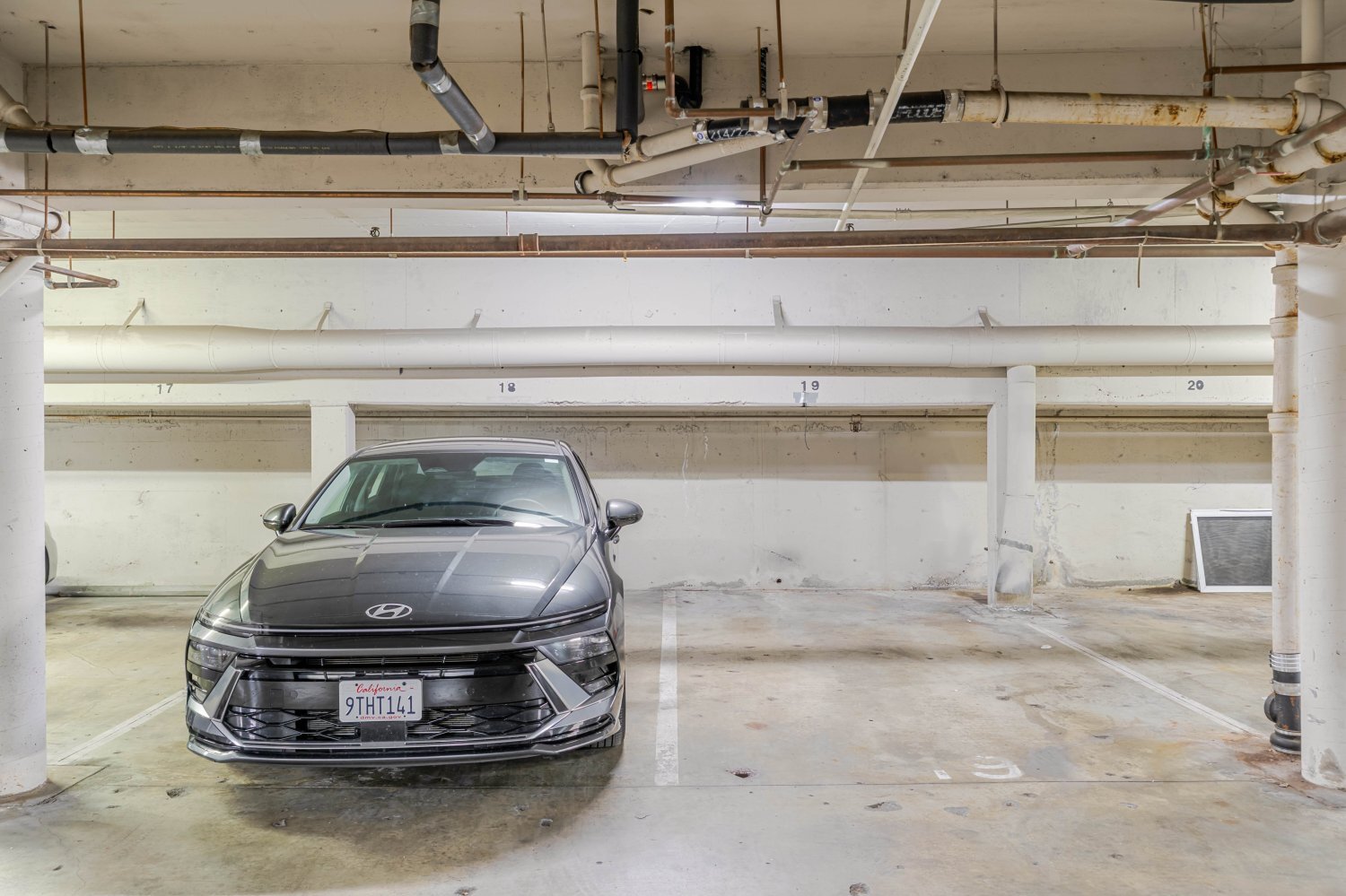 Building Photo - 13543 Moorpark St