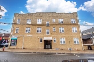 Building Photo - 245 Lakeview Ave