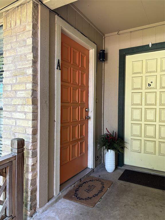 Building Photo - 11905 Oak Knoll Dr