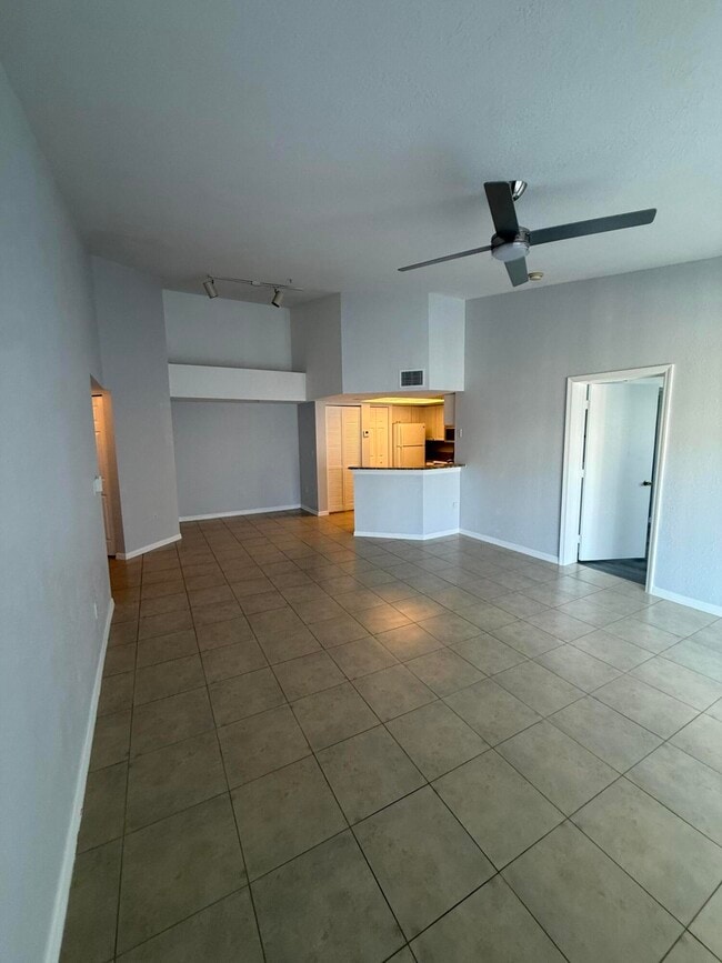 Building Photo - 1700 Crestwood Ct S