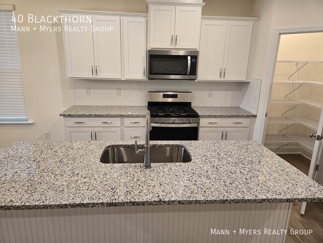 Building Photo - 40 Blackthorn-