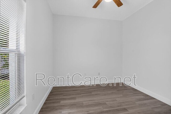 Building Photo - 121 Aurelia Ct