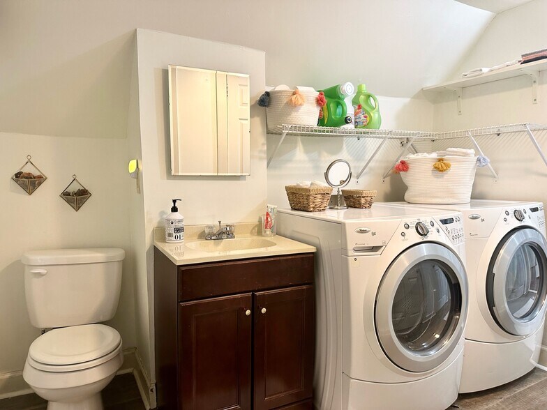 Bathroom Sink / Washing Machine - 515 E Tuscaloosa St