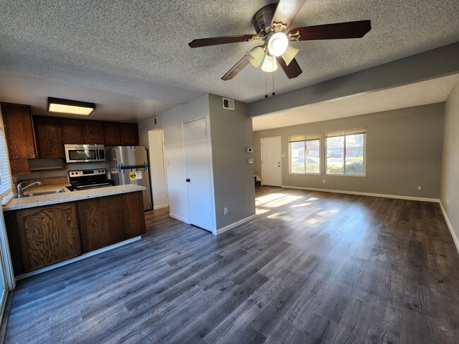 Building Photo - 8613 La Riviera Dr #C C