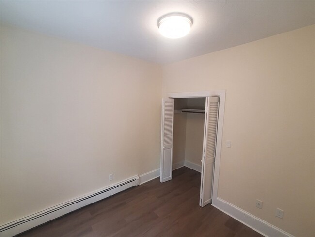 Building Photo - 586 Freeport St