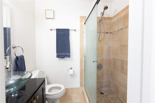 Building Photo - 2863 NE 15th St