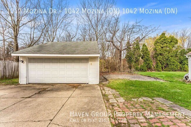 Building Photo - 1042 Mozina Dr