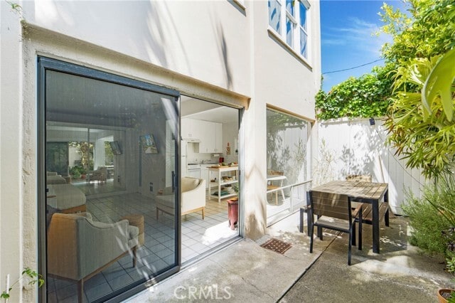 Building Photo - 1163 Glenneyre St