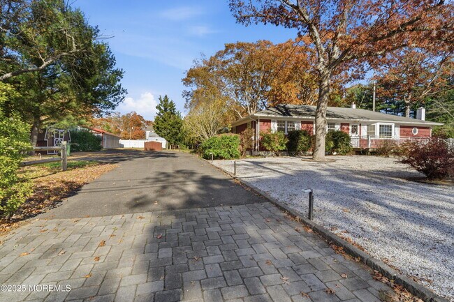 Building Photo - 218 Holly Ave