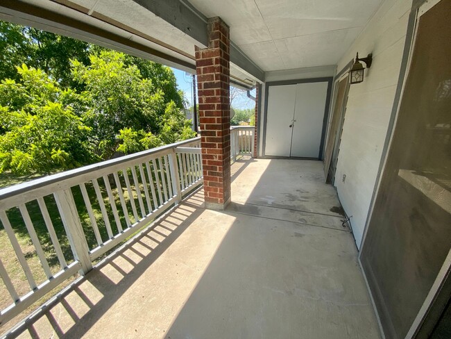 Building Photo - *2/1 Condo ~ Gated Community/Great Locatio...