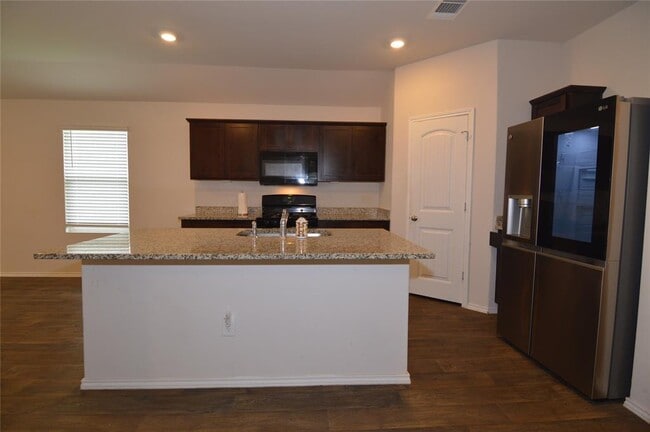 Building Photo - 109 Black Wolf Run