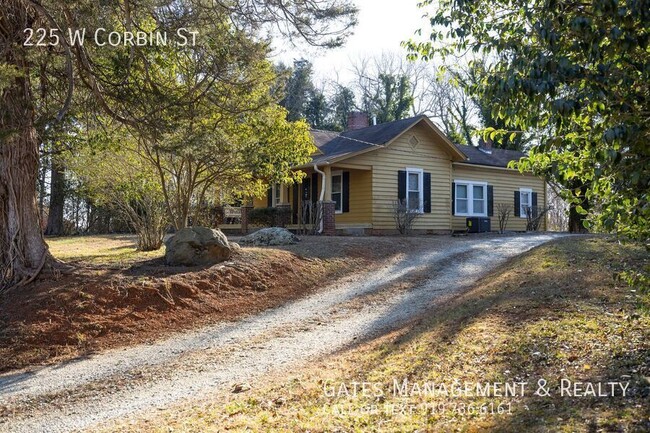 Building Photo - Charming, Updated, Historic Hillsborough Home