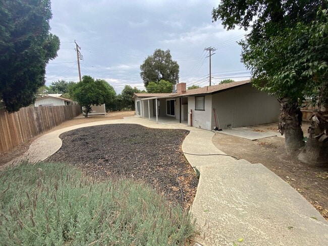 Building Photo - NE Visalia home coming soon!