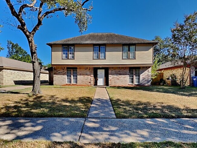 Primary Photo - Charming and Full of Character!