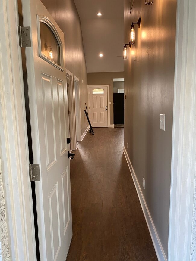 Building Photo - 329 N School Ave