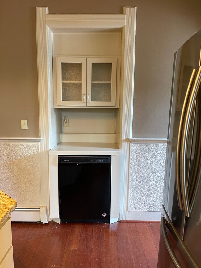 Building Photo - 710 N 6th St