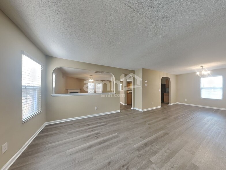 Building Photo - 37 Valleyfield Dr