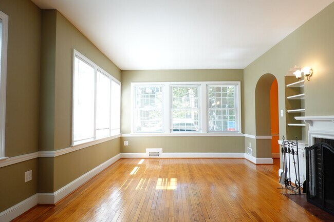 Building Photo - 800 Maplewood Ave