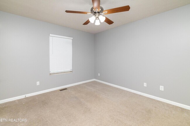 Building Photo - 2013 Paris Rd NW