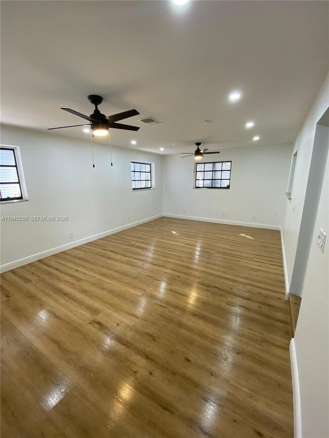 Building Photo - 238 SE 3rd St