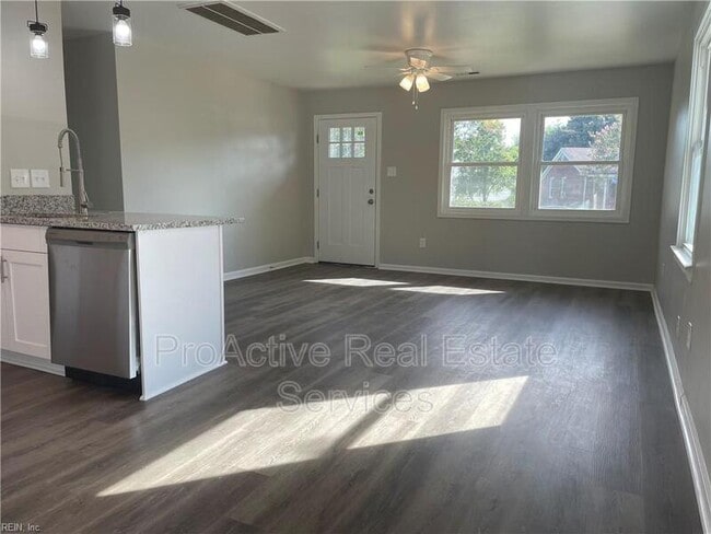 Building Photo - 7120 Clarion Ln