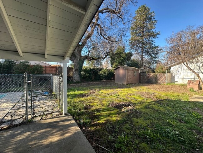 Building Photo - SPACIOUS MULTI-STORY 4 BEDROOM 2.5 BATHROOM HOME IN ANDERSON