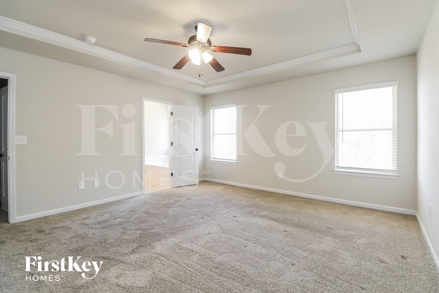 Building Photo - 5768 Woodside Crossing