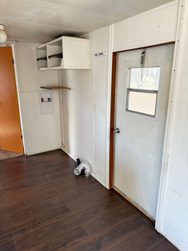 Building Photo - 5554 Lake Buffum Rd