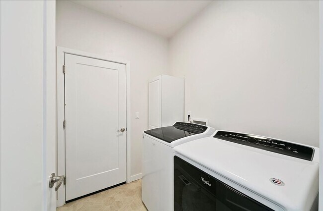 Building Photo - West Boise Bungalow with Modern Upgrades &...