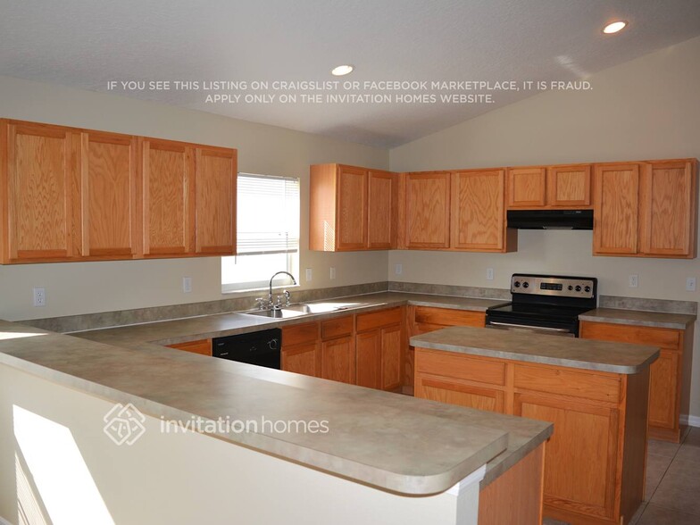Building Photo - 1040 Lake Charles Dr